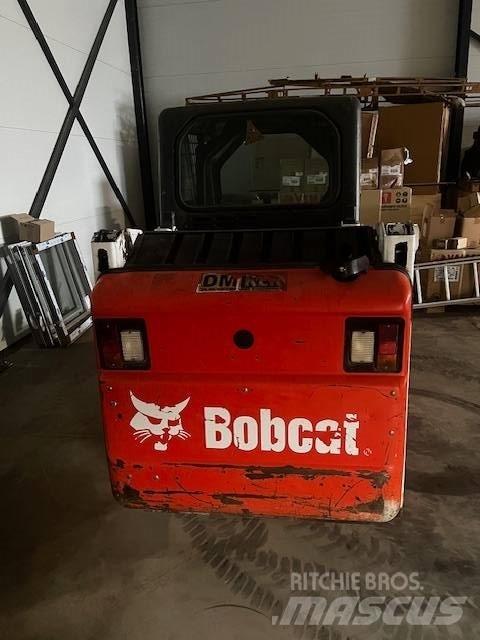 Bobcat S 100 لوادر انزلاقية التوجيه