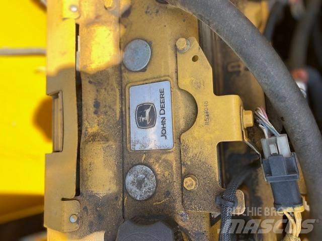 John Deere 210 GLC حفارات زحافة