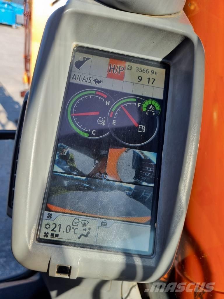 Hitachi ZX 135 US-6 حفارات زحافة