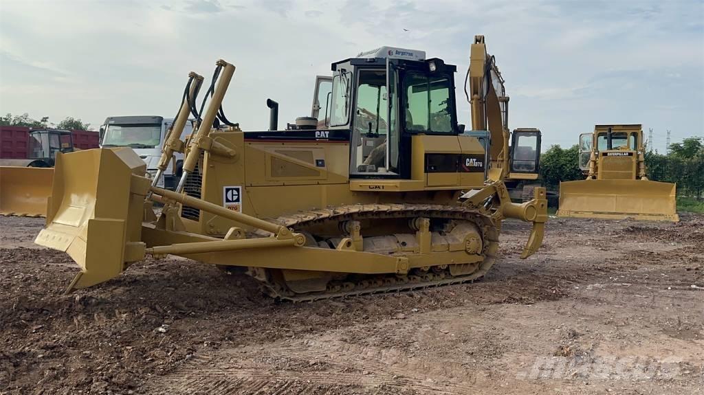 CAT D 7 G بلدوزرات مجنزرة