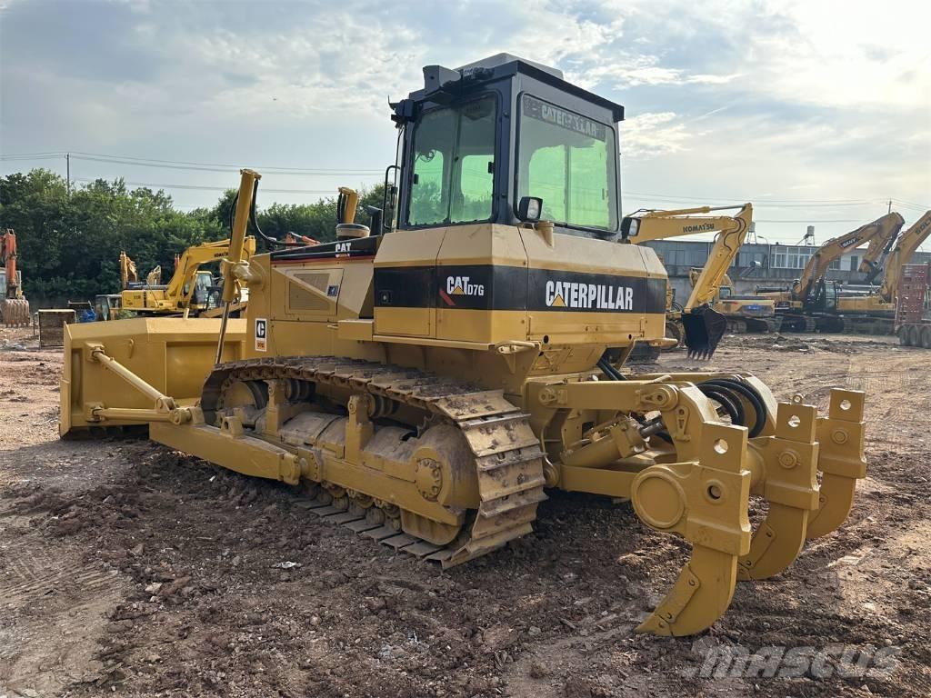 CAT D 7 G بلدوزرات مجنزرة