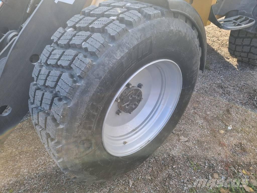 Volvo L25F لوادر انزلاقية التوجيه