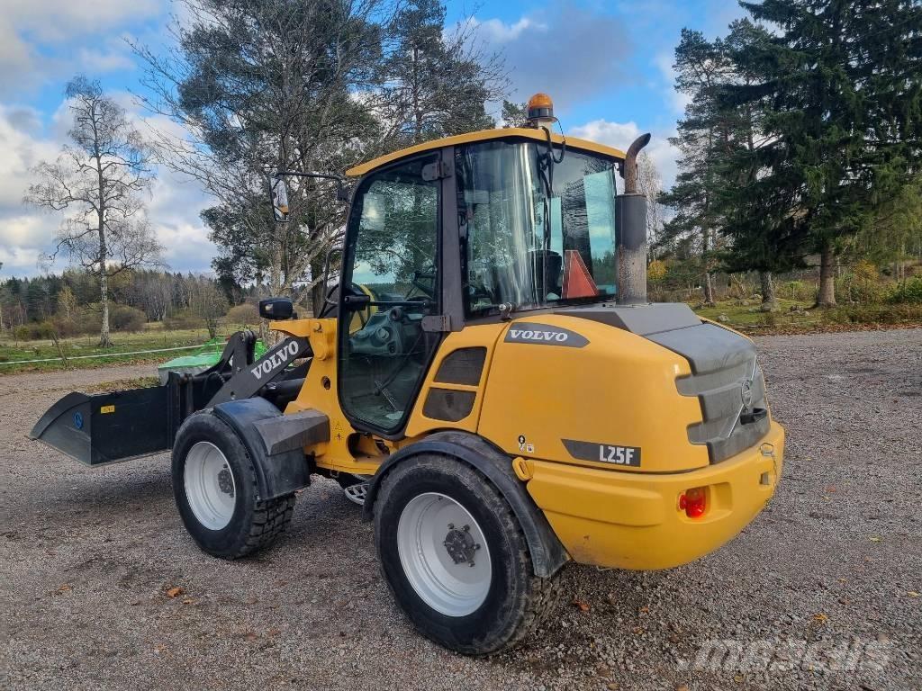 Volvo L25F لوادر انزلاقية التوجيه