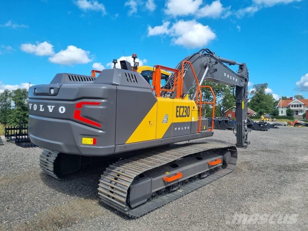 Volvo EC 230 FL حفارات زحافة