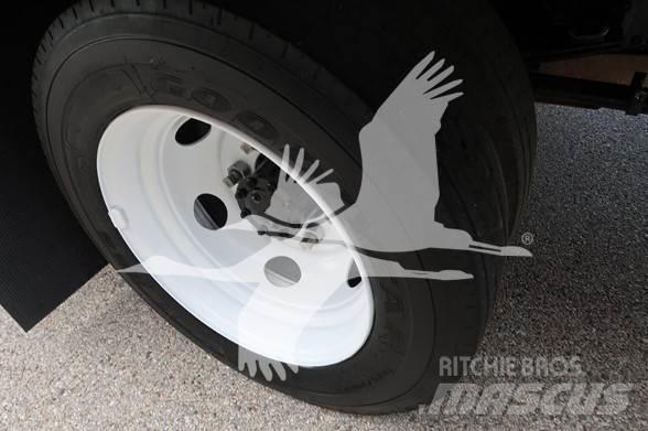 Isuzu NPR HD أخرى