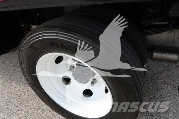 Isuzu NPR HD شاحنات مسطحة/مفصلية الجوانب