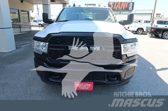 RAM 3500 HD شاحنات مسطحة/مفصلية الجوانب