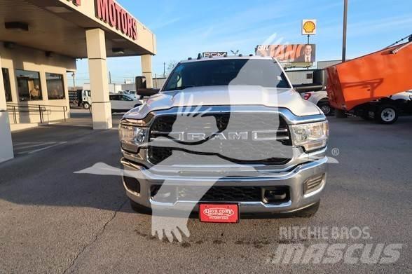 RAM 3500 HD شاحنات مسطحة/مفصلية الجوانب