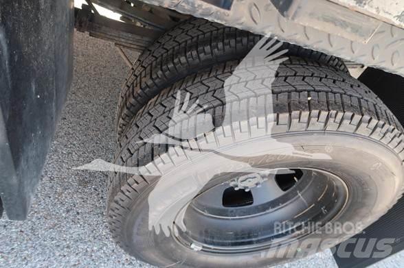 RAM 3500 HD شاحنات مسطحة/مفصلية الجوانب