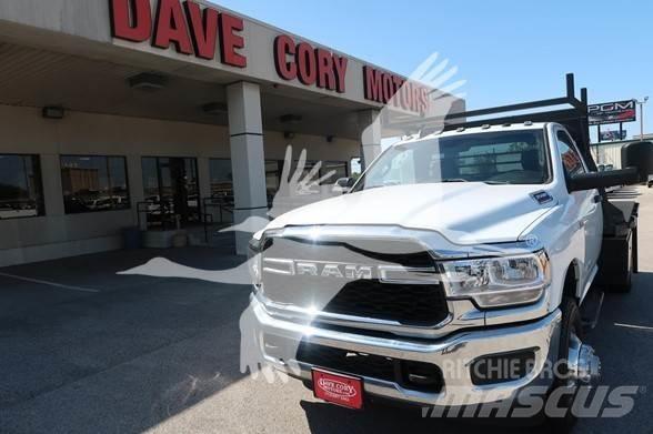 RAM 3500 HD شاحنات مسطحة/مفصلية الجوانب