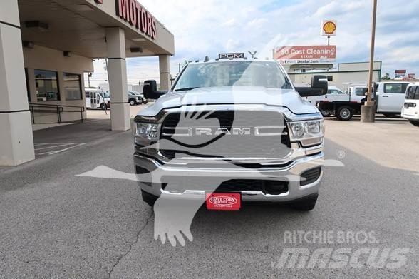 RAM 3500 HD شاحنات مسطحة/مفصلية الجوانب