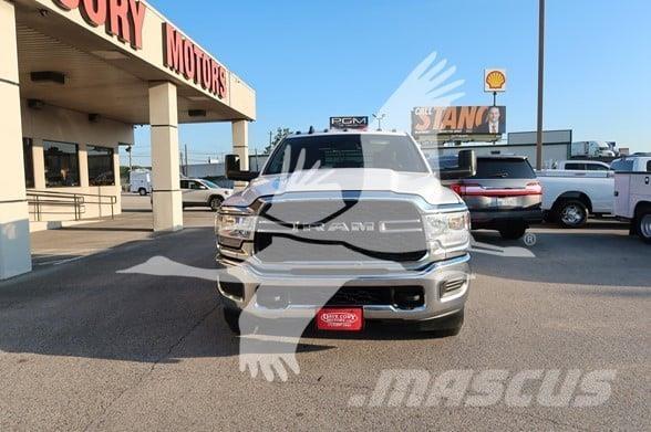 RAM 3500 HD شاحنات مسطحة/مفصلية الجوانب