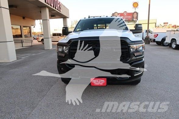 RAM 3500 HD شاحنات مسطحة/مفصلية الجوانب