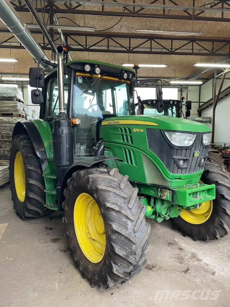 John Deere 6130 M الجرارات