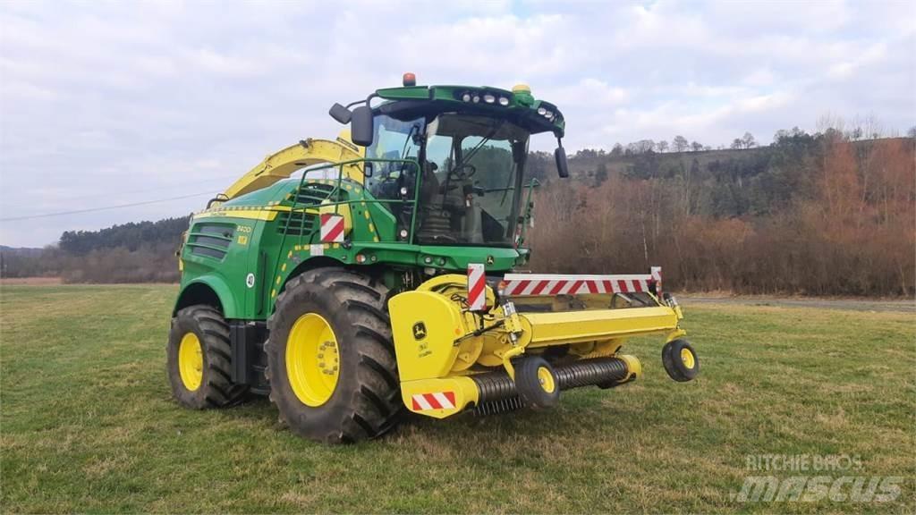 John Deere 8400i علافات ذاتية الدفع