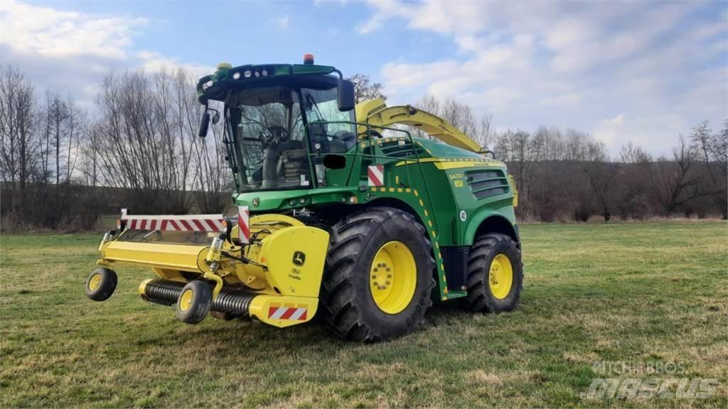 John Deere 8400i علافات ذاتية الدفع