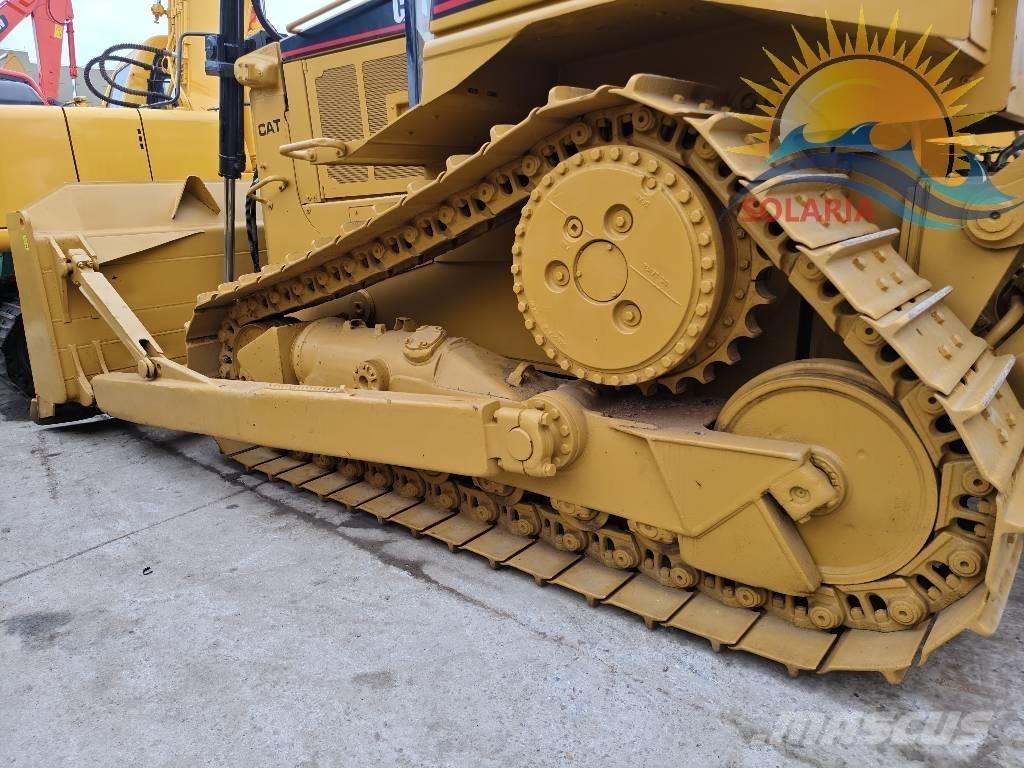 CAT D 7 R بلدوزرات مجنزرة
