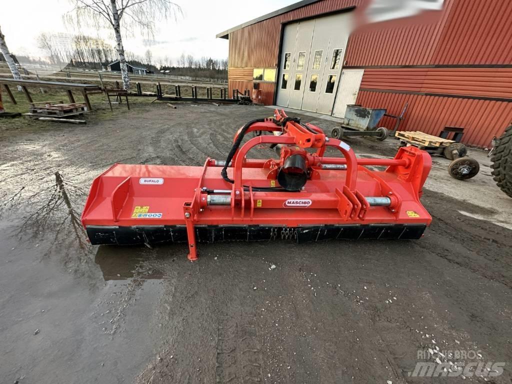 Maschio Buffalo 300 جزازات وأغطية المراعي