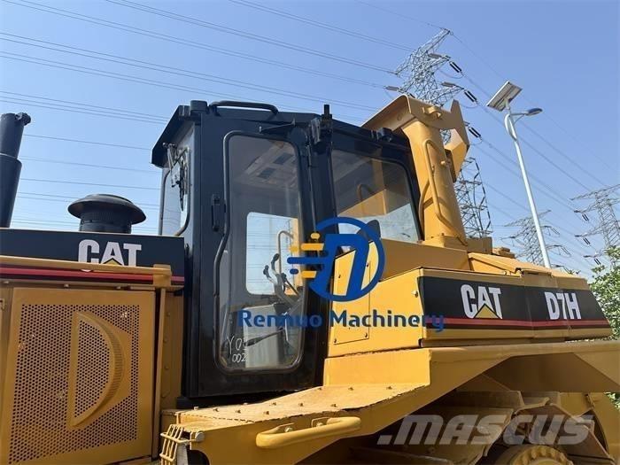 CAT D 7 R بلدوزرات مجنزرة