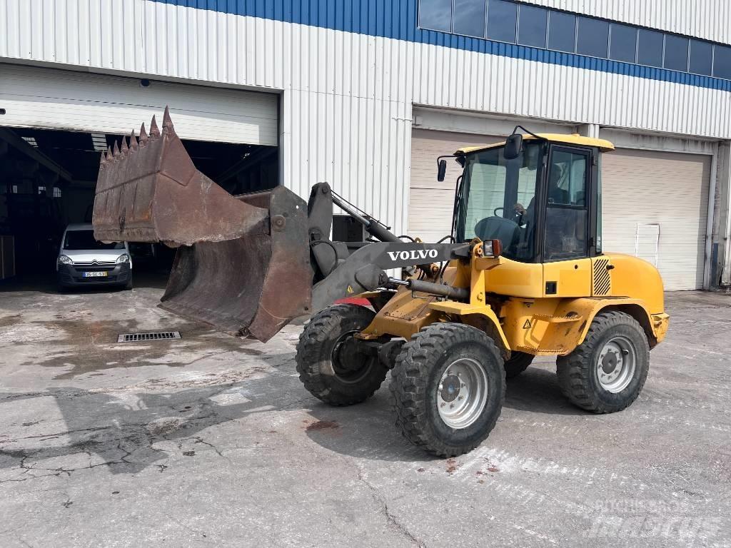 Volvo L 30 B لوادر بعجل