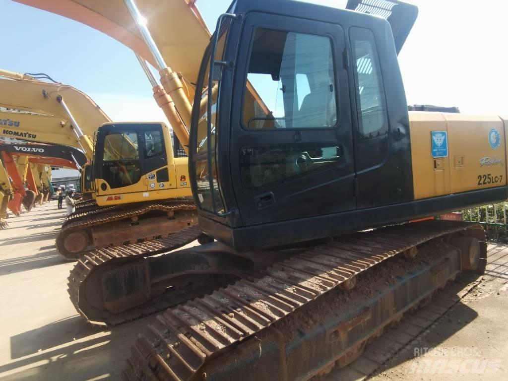 Hyundai R 225LC-7 حفارات زحافة