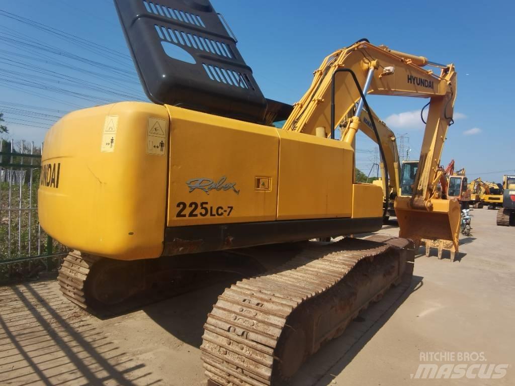 Hyundai R 225LC-7 حفارات زحافة