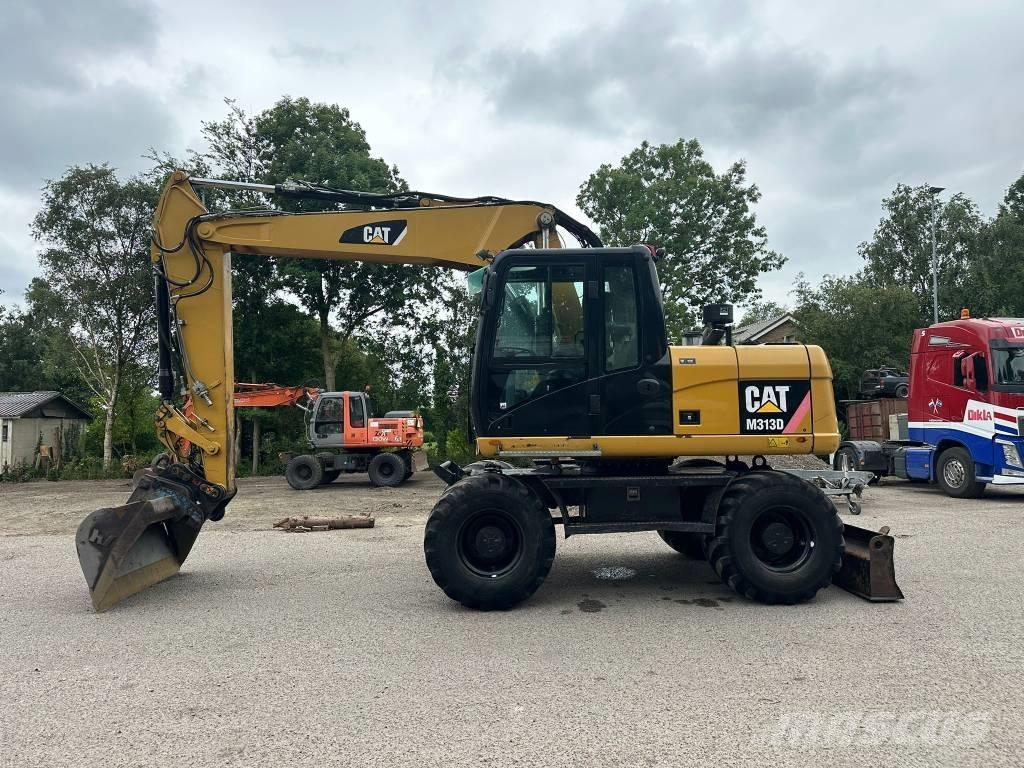 CAT M 313 D حفارات بعجل