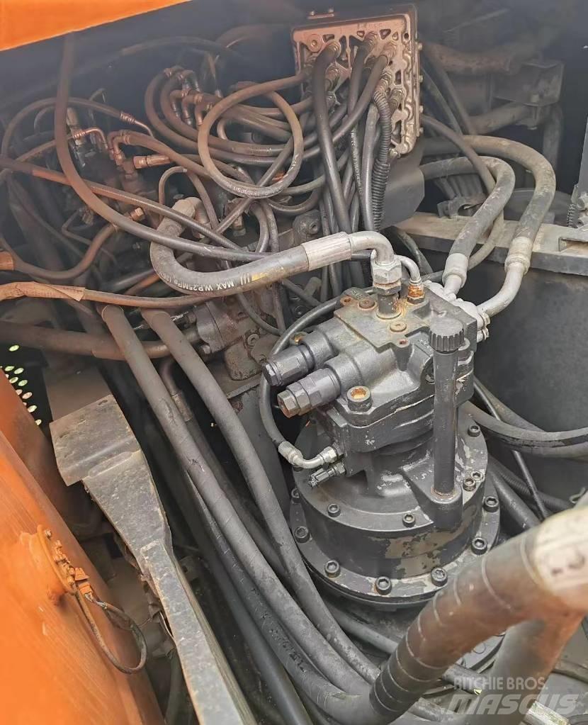 Hitachi Zaxis 200 LC حفارات وسط 7 طن - 12 طن