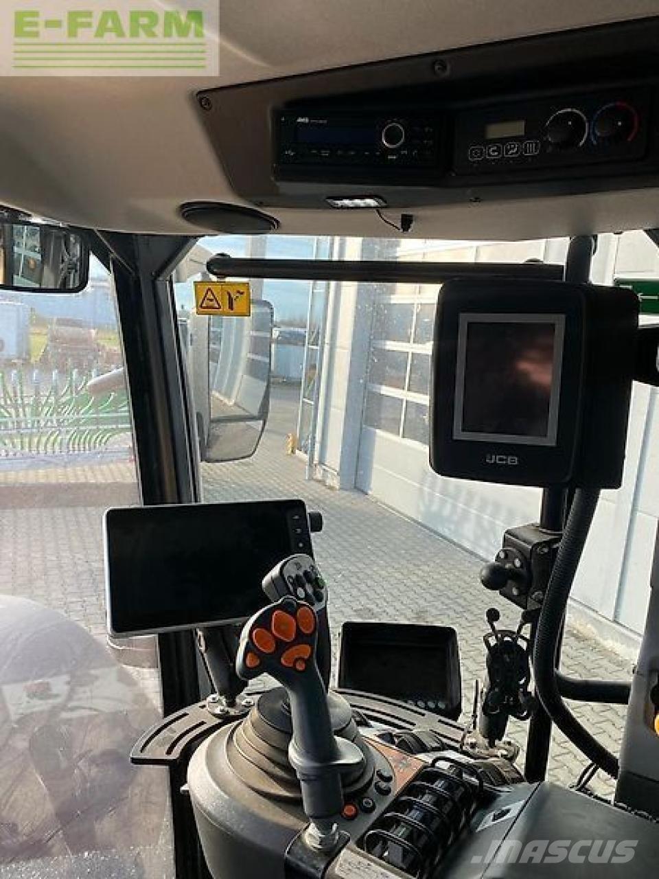 JCB 4220 fatsrac الجرارات