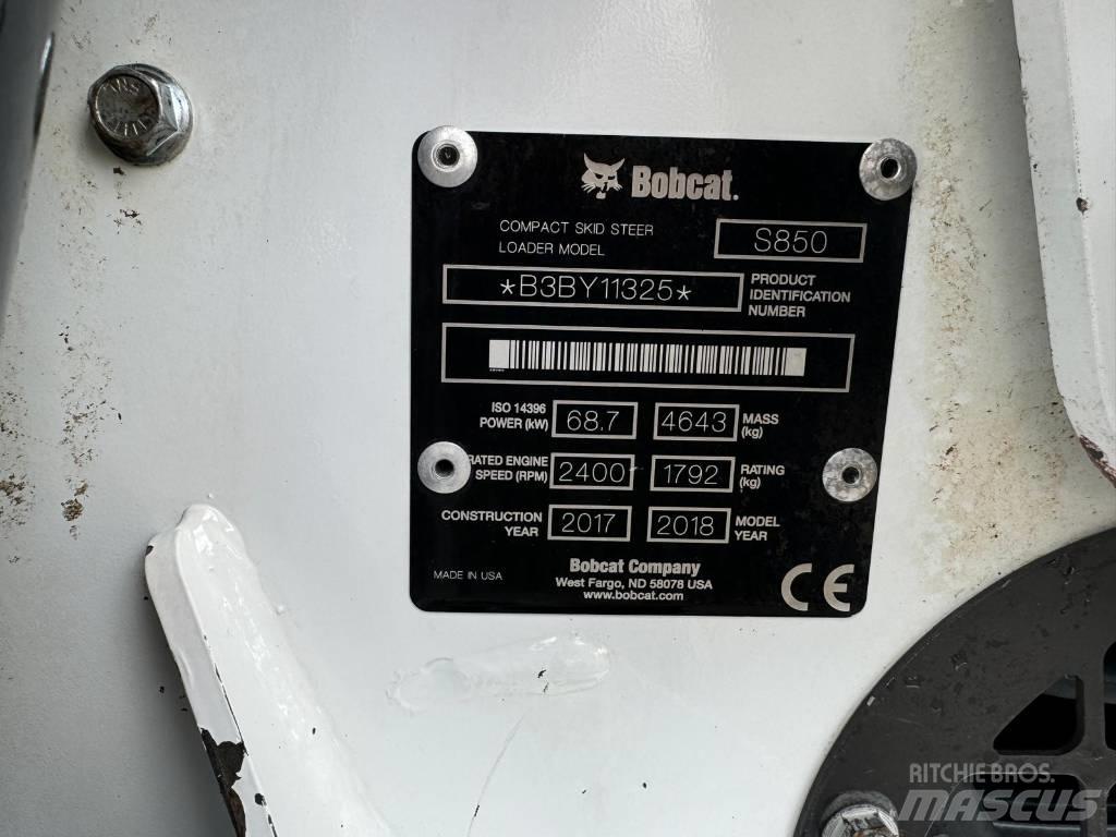 Bobcat S 850 لوادر انزلاقية التوجيه