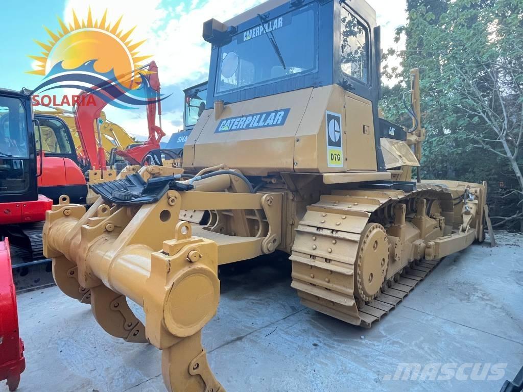 CAT D 7 G بلدوزرات مجنزرة
