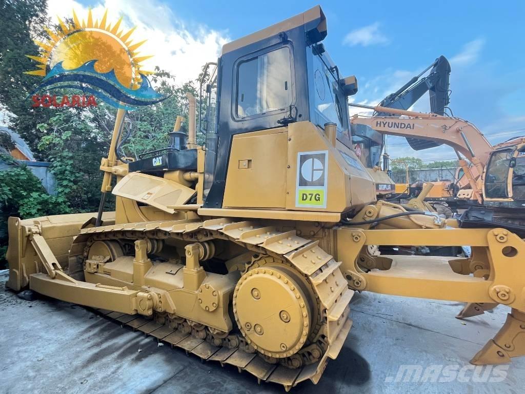 CAT D 7 G بلدوزرات مجنزرة