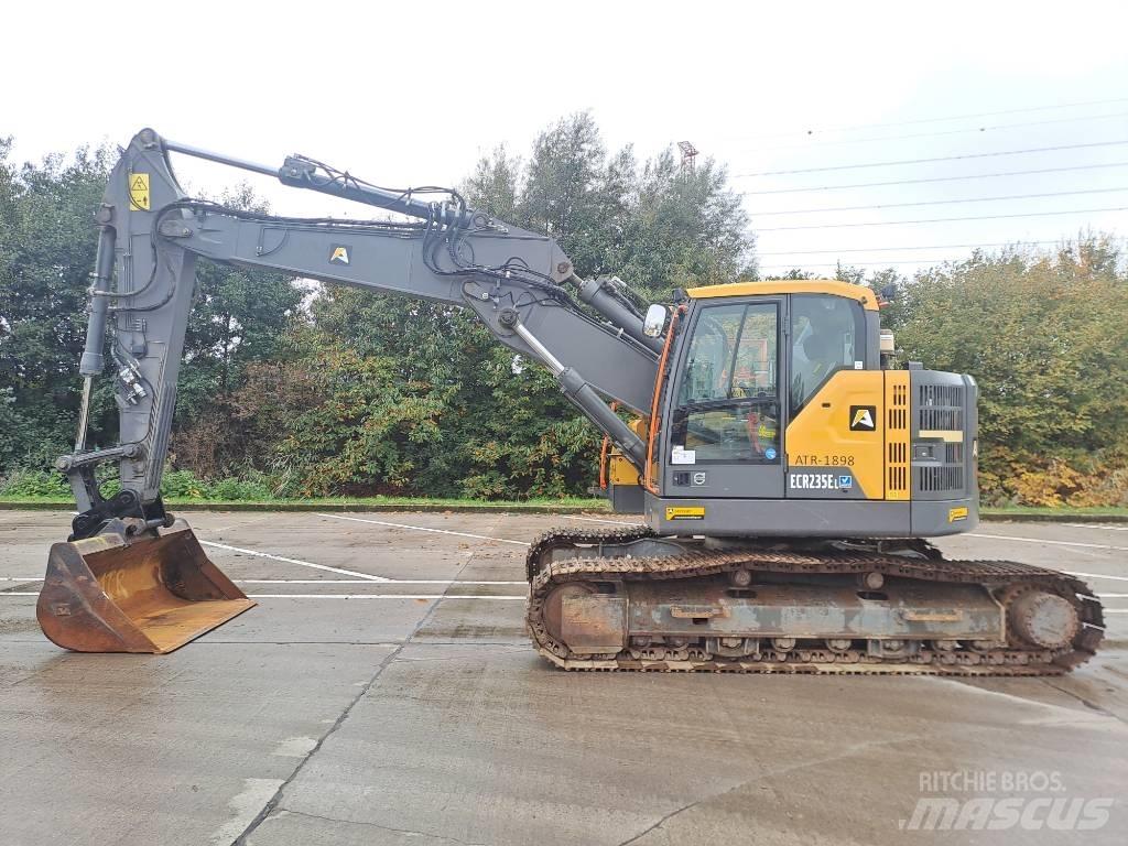 Volvo ECR 235 E حفارات زحافة