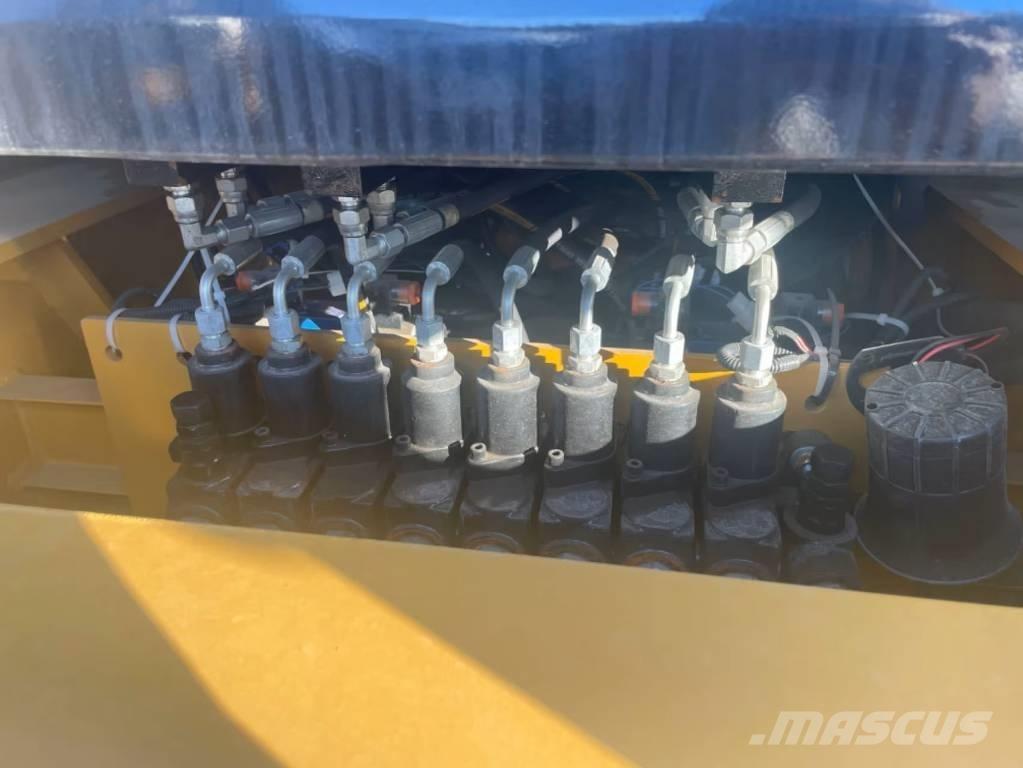 CAT 420F لوادر ذات جرافات عكسية