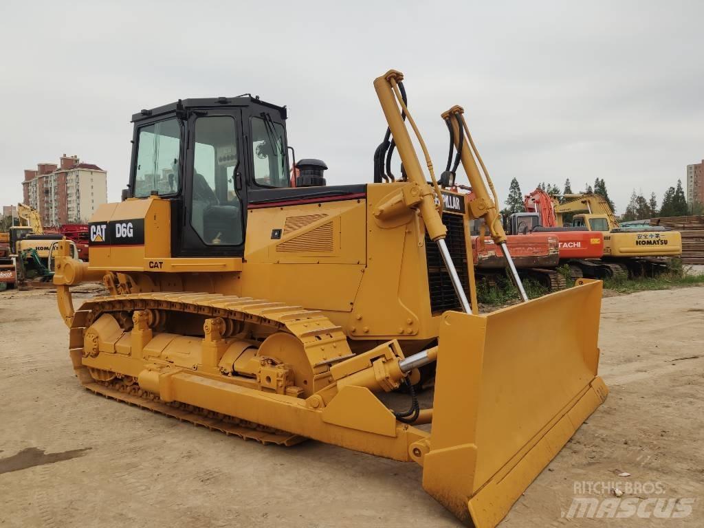 CAT D 6 G بلدوزرات مجنزرة