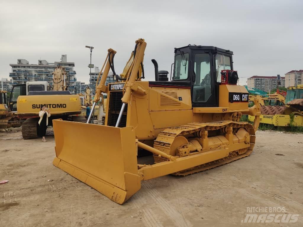 CAT D 6 G بلدوزرات مجنزرة