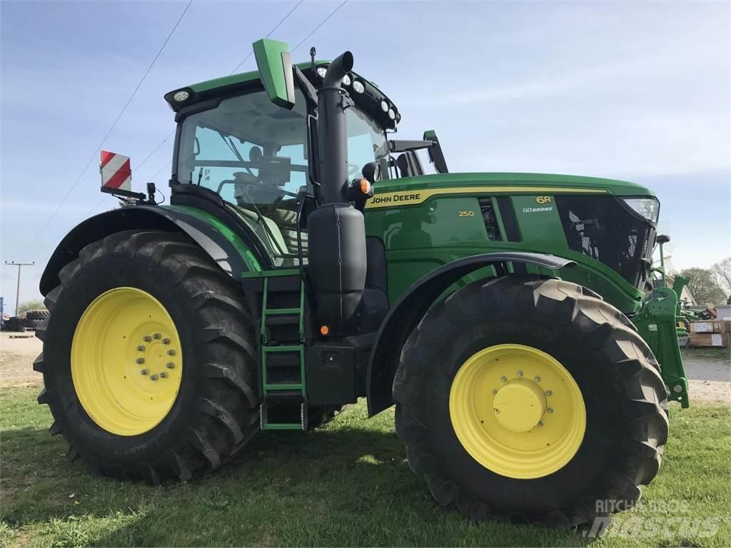John Deere 6R 250 الجرارات