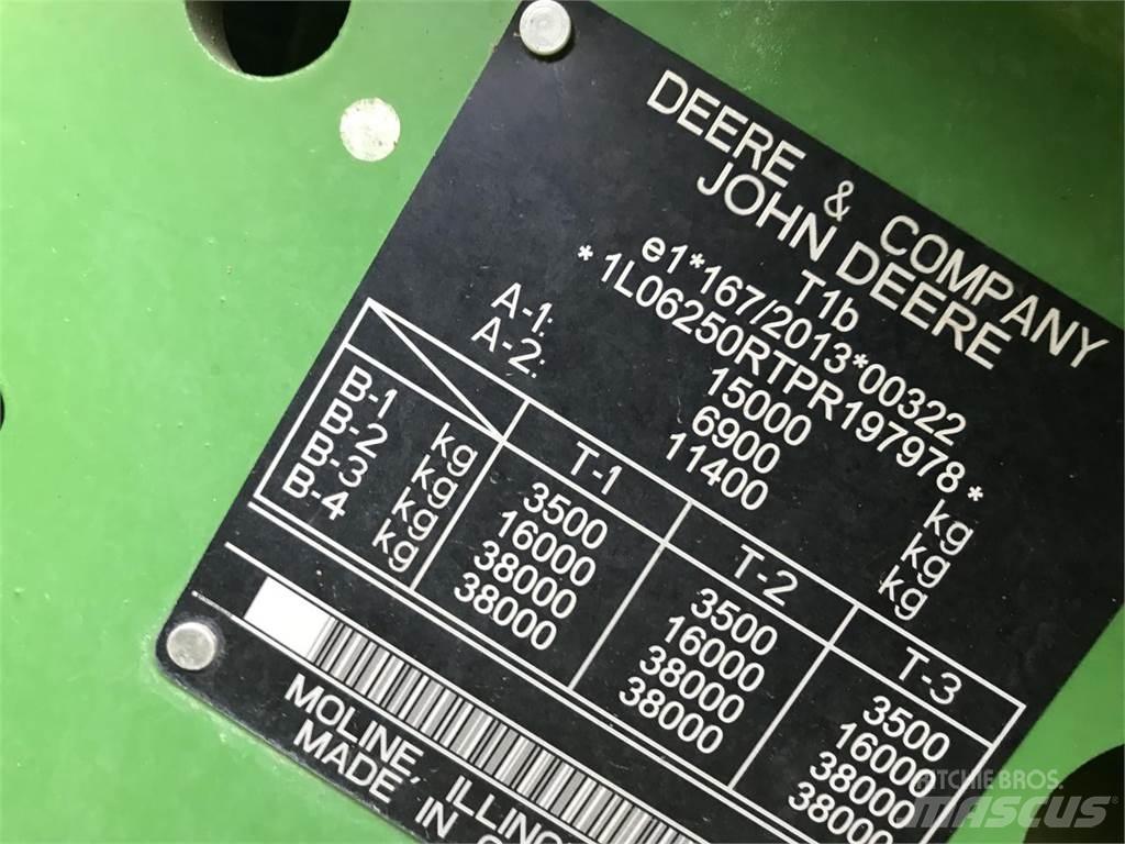 John Deere 6R 250 الجرارات