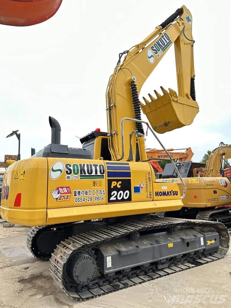 Komatsu PC 200-8 حفارات زحافة