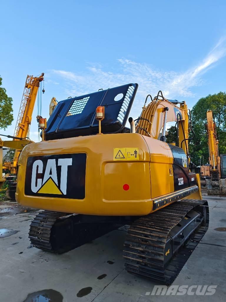 CAT 320 D حفارات زحافة