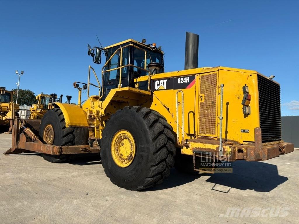 CAT 824 H بلدوزرات بعجلات