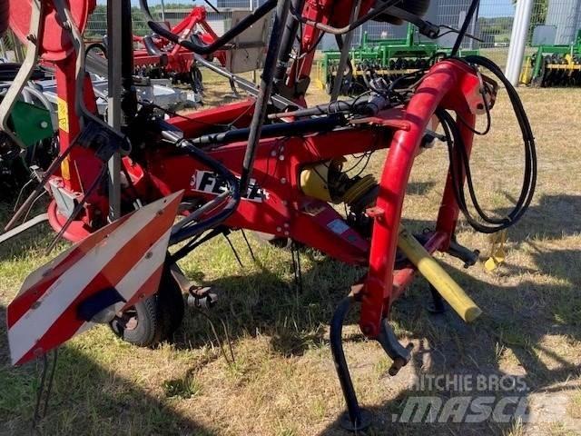 Fella TH 900 Hydro مكابس وميبسات التبن