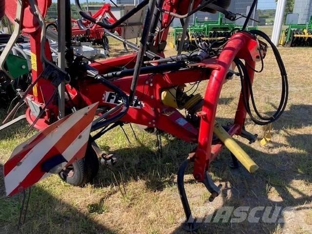 Fella TH 900 Hydro مكابس وميبسات التبن