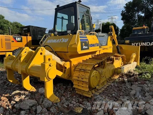 Komatsu D 85 EX بلدوزرات مجنزرة