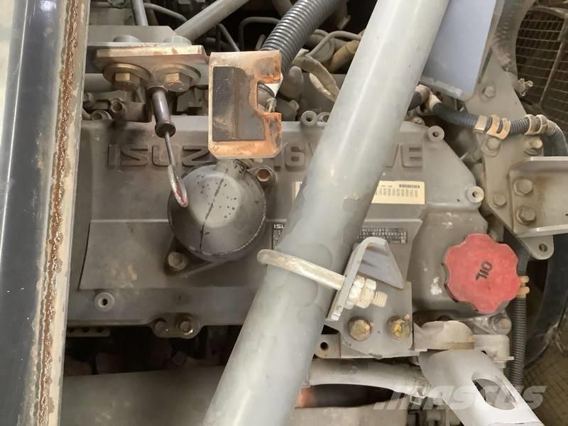 Hitachi ZX 210 LC-5B حفارات زحافة