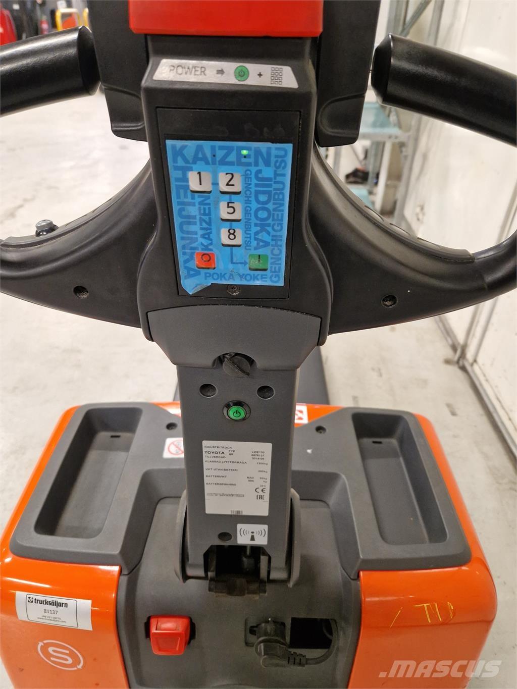 Toyota LWE130 معدات التكديس الجوالة