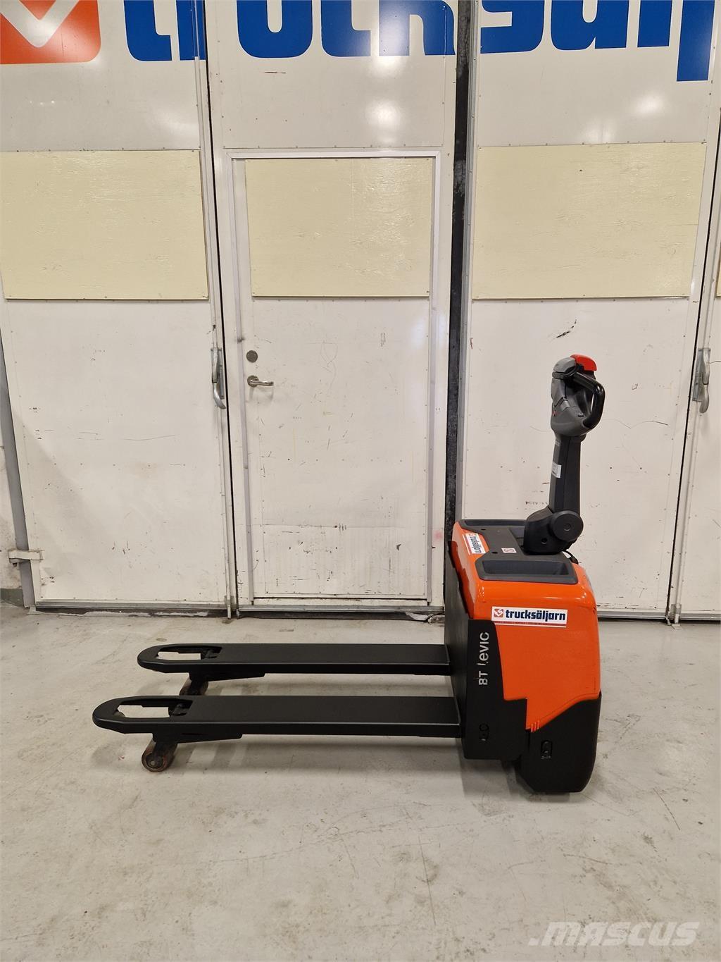 Toyota LWE130 معدات التكديس الجوالة