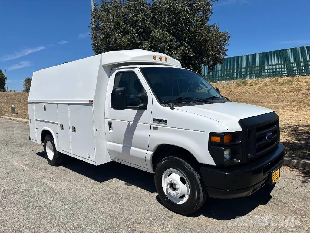 Ford Econoline E-350 شاحنات خفيفة/مفصلية الجوانب