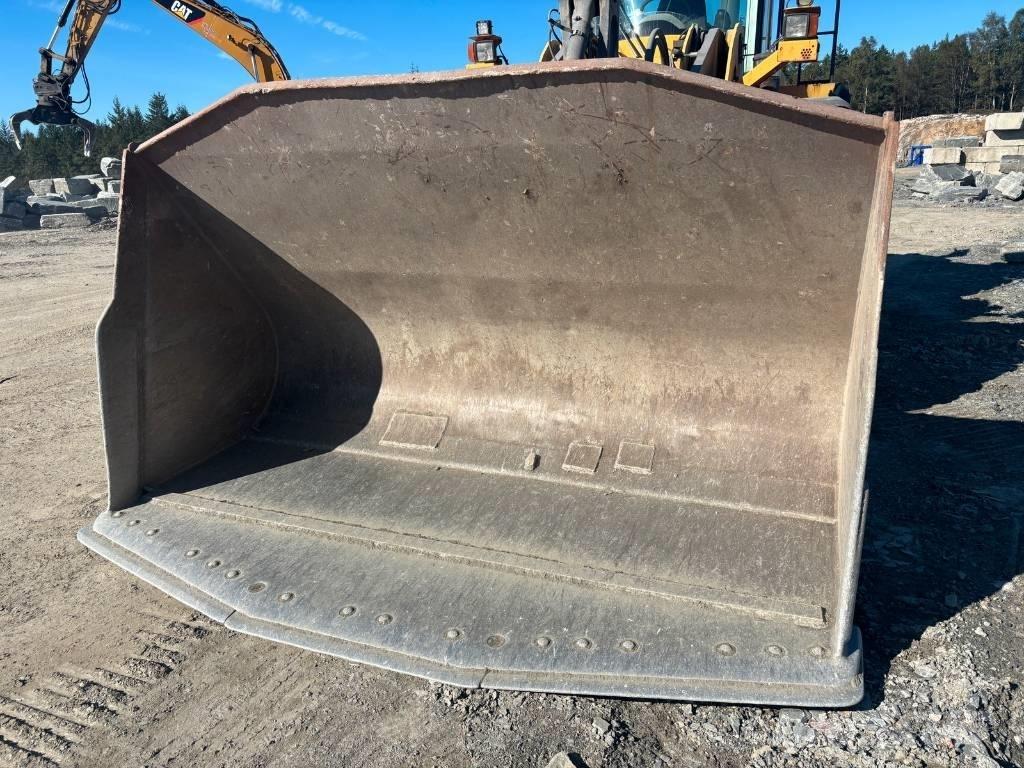 Volvo L 180 G لوادر بعجل