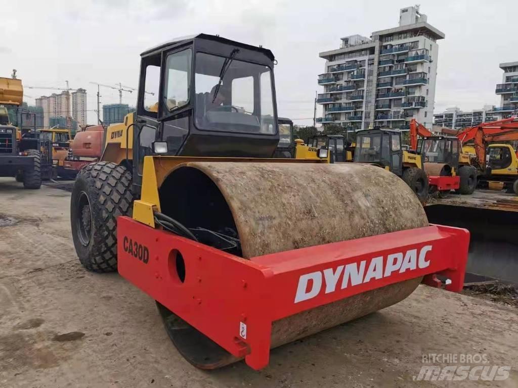 Dynapac CA 30 D مداحل أحادية الأسطوانة